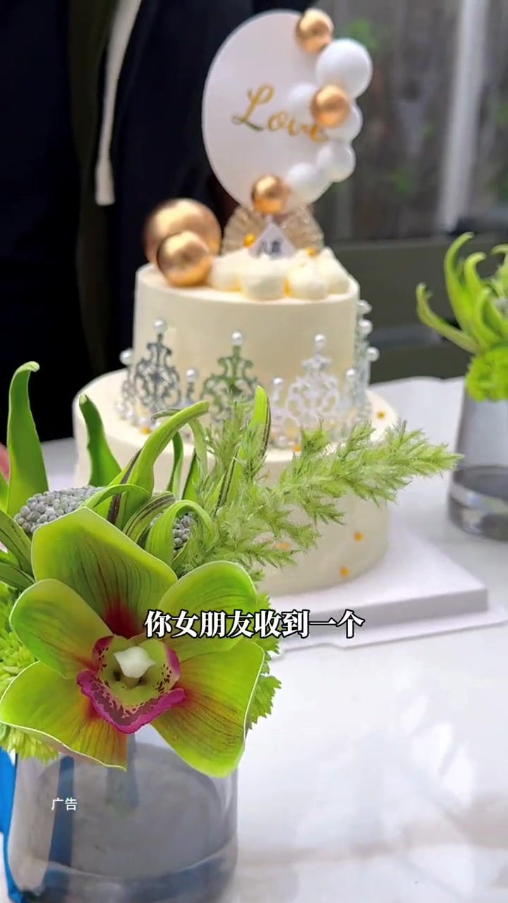 八喜新出女神皇冠冰淇淋蛋糕!168有两层!颜值真的巨高!夹心还能自己选口味!赶紧给TA一个