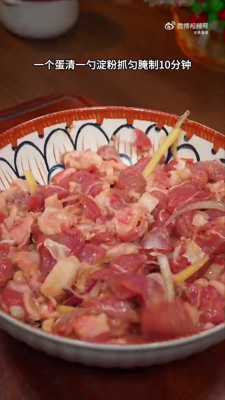 美味辽宁嘎嘎香 贯彻二十大辽宁在行动 我家两爱吃羊肉串,我就自己在家做做法,简单和烧烤店的