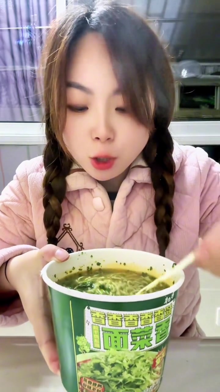 妈呀真的太好吃了,白象香菜方便面桶装的适合不想刷锅洗碗的宝子 香菜泡面 好吃不贵经济实惠 