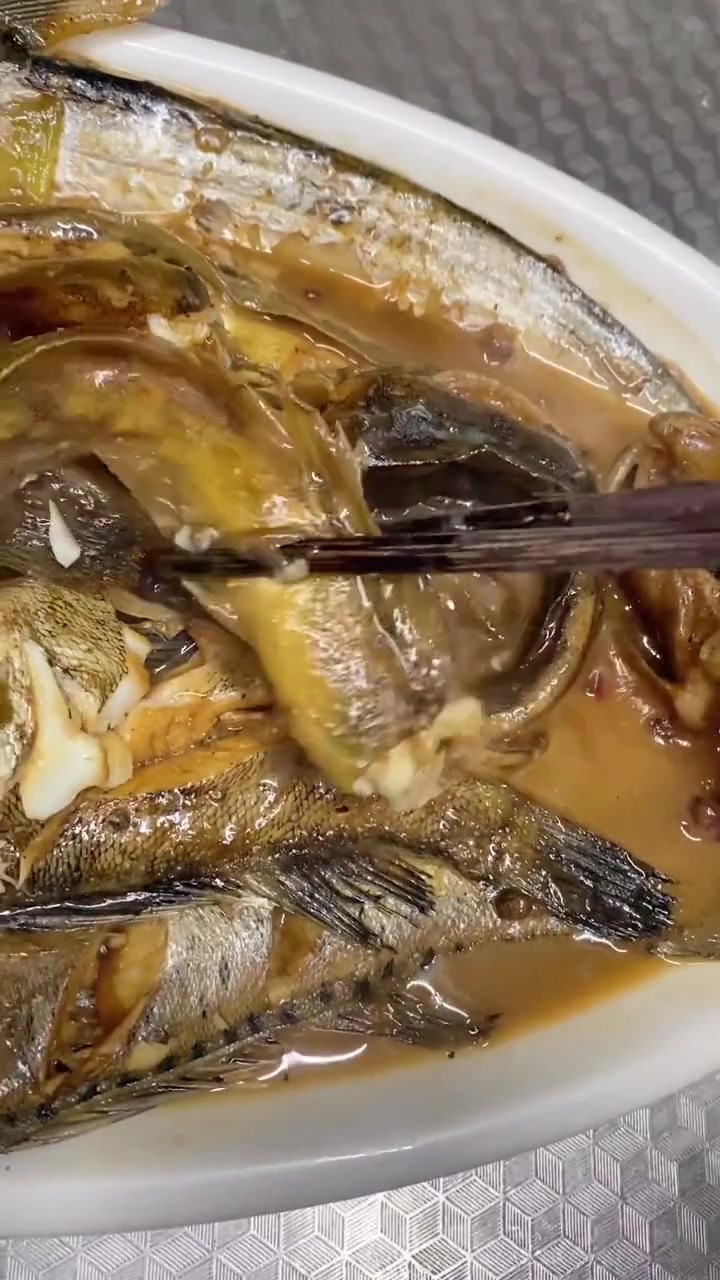 小鲶鱼(海鲶鱼)虽然3-5块钱一斤,做好了还是挺好吃的。鱼汤还能泡大米饭,太香了 海鲶鱼 
