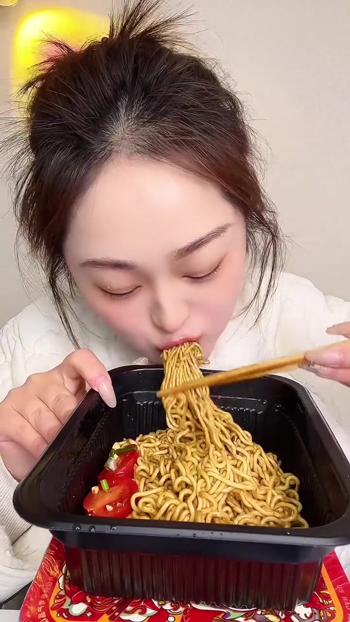 干拌面8盒闭眼冲,四个味道,活动就这几天,味道非常不错,囤起来当宵夜太合适啦
