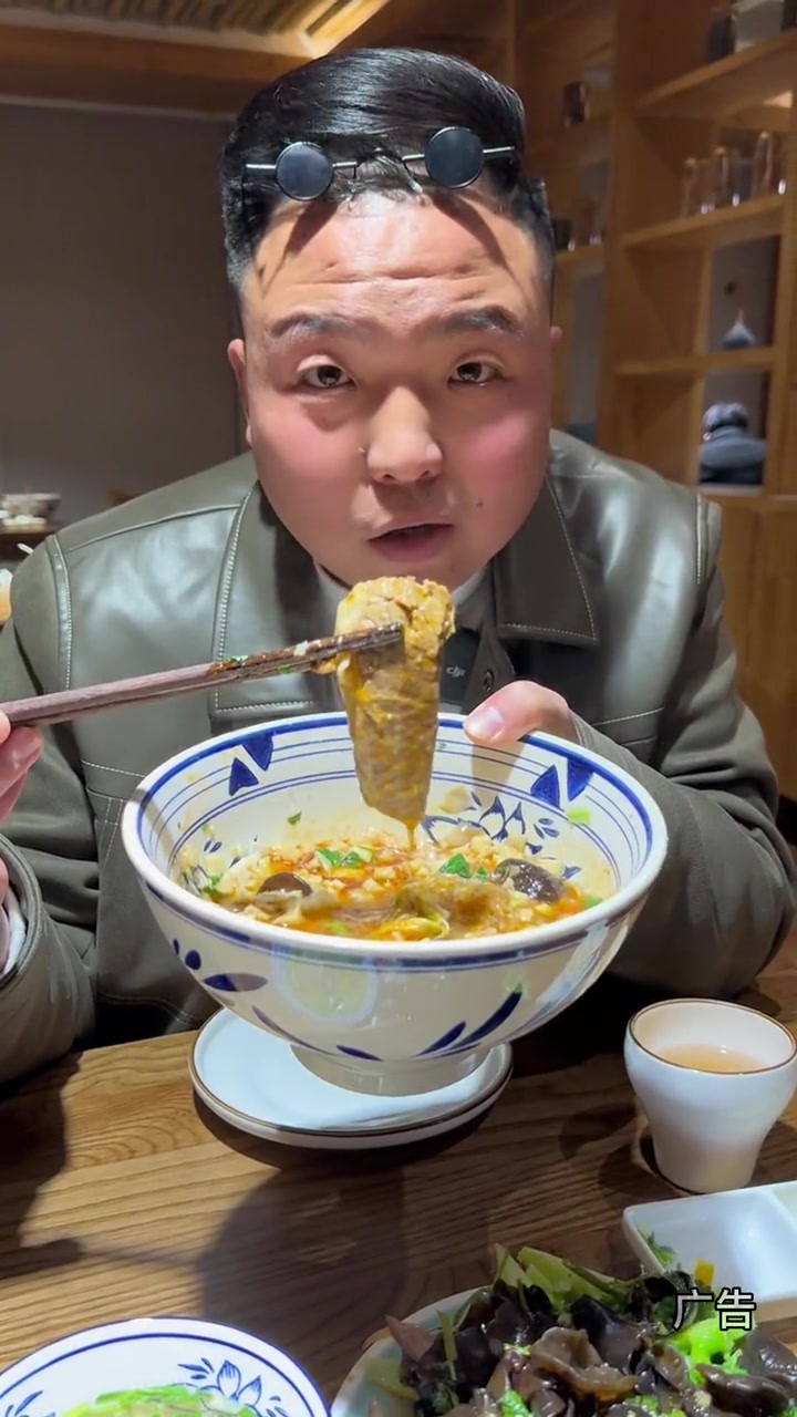 陕西第一碗羊肉泡馍来郑州了,独栋三层,相当敞亮!陕西第一碗牛羊肉泡馍 谁懂这一口的好吃程度