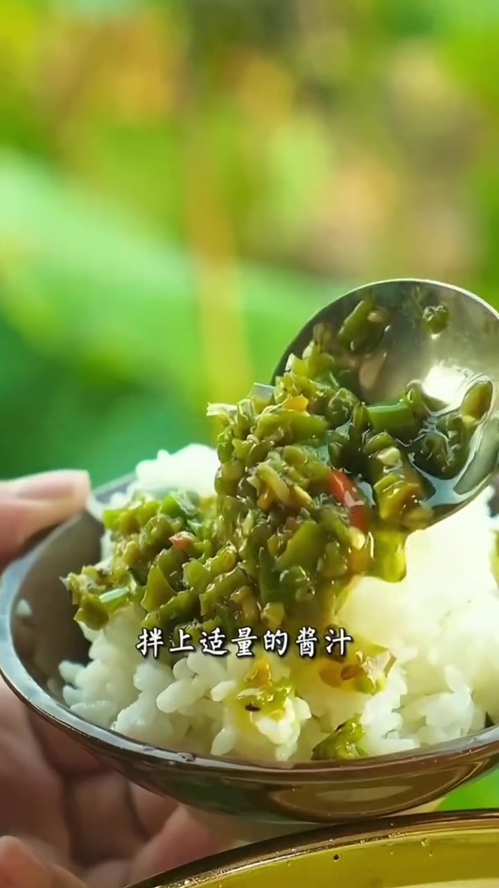 烧椒酱 吉香居的烧椒酱夹馍拌饭,拌面条真的超级好吃,辣度适中特别香 辣椒酱拌饭 下饭神器 