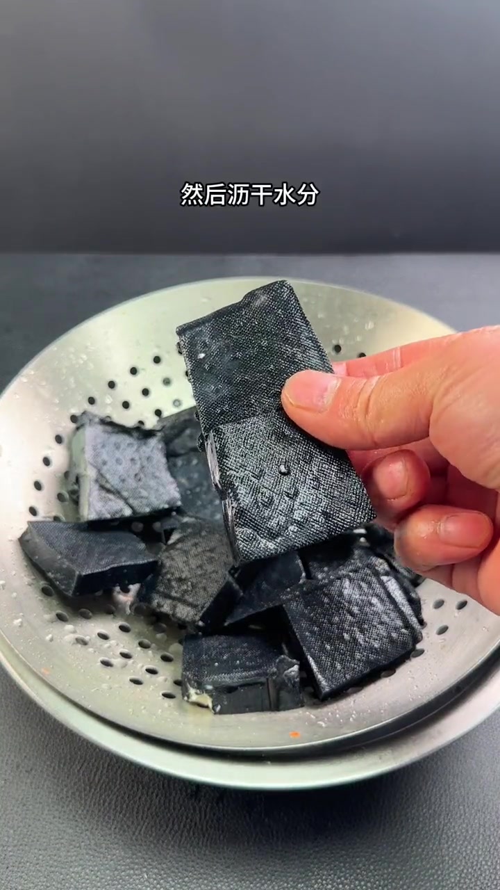 长沙臭豆腐在家做,吃起来太过瘾了 臭豆腐 地方特色美食 就是这个味儿
