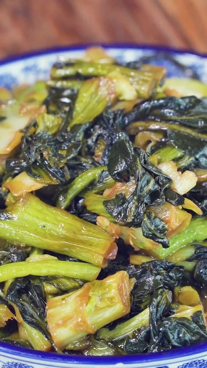 「宁波烤菜:素菜荤煮 属于宁波人的独特味道」食尚小布 用烤肉的方法烤一道青菜,素菜荤煮,吃