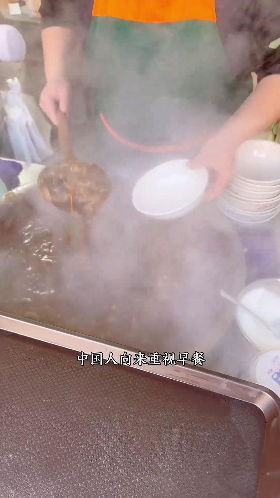 河南人的早餐,从一碗麻辣鲜香的胡辣汤开始,得劲的很!