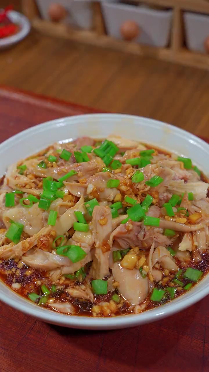 家常版白切鸡,记住这个做法,肉质鲜嫩多汁,怎么吃都吃不腻 美食 家常美食 白斩鸡 白切鸡 