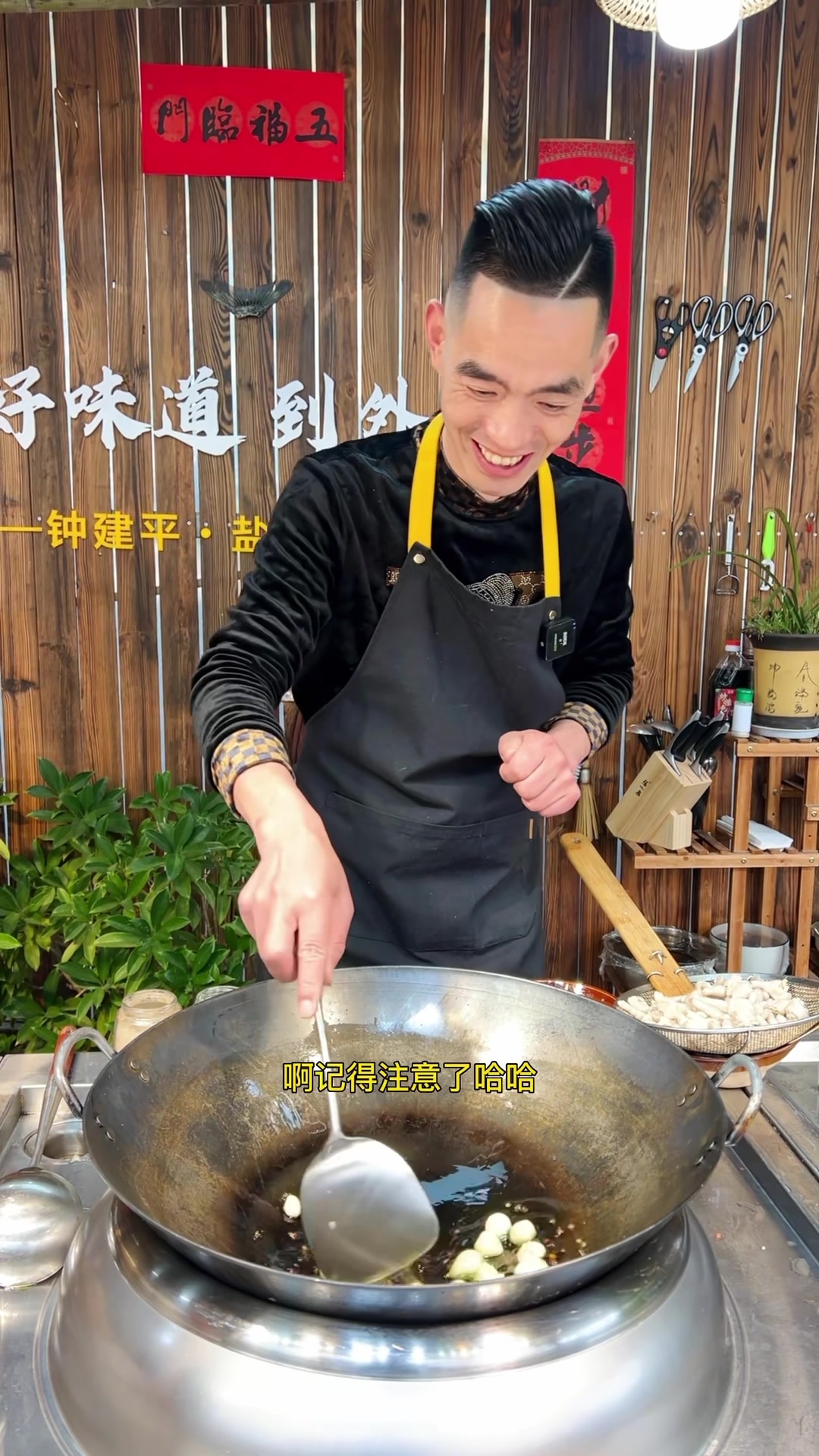 自贡盐帮菜艾叶鸡脚,耍朋友数第二次,在你心目中那个菜排第一?