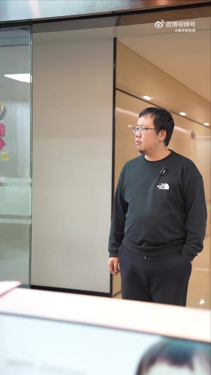 曼玲粥店老板内心os:你比我更像老板?曼玲粥全国现熬粥大王 好米新鲜熬,好粥吃曼玲 办公室