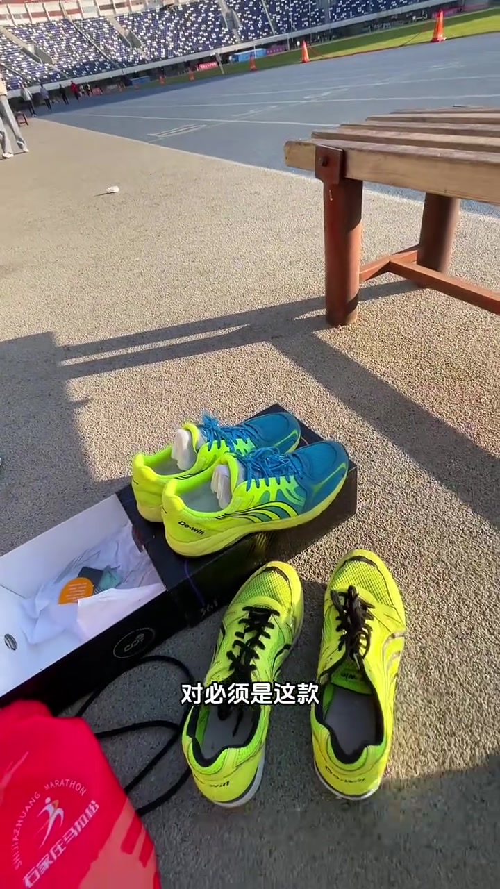 你的第一双跑鞋是什么牌子的,还记得吗?