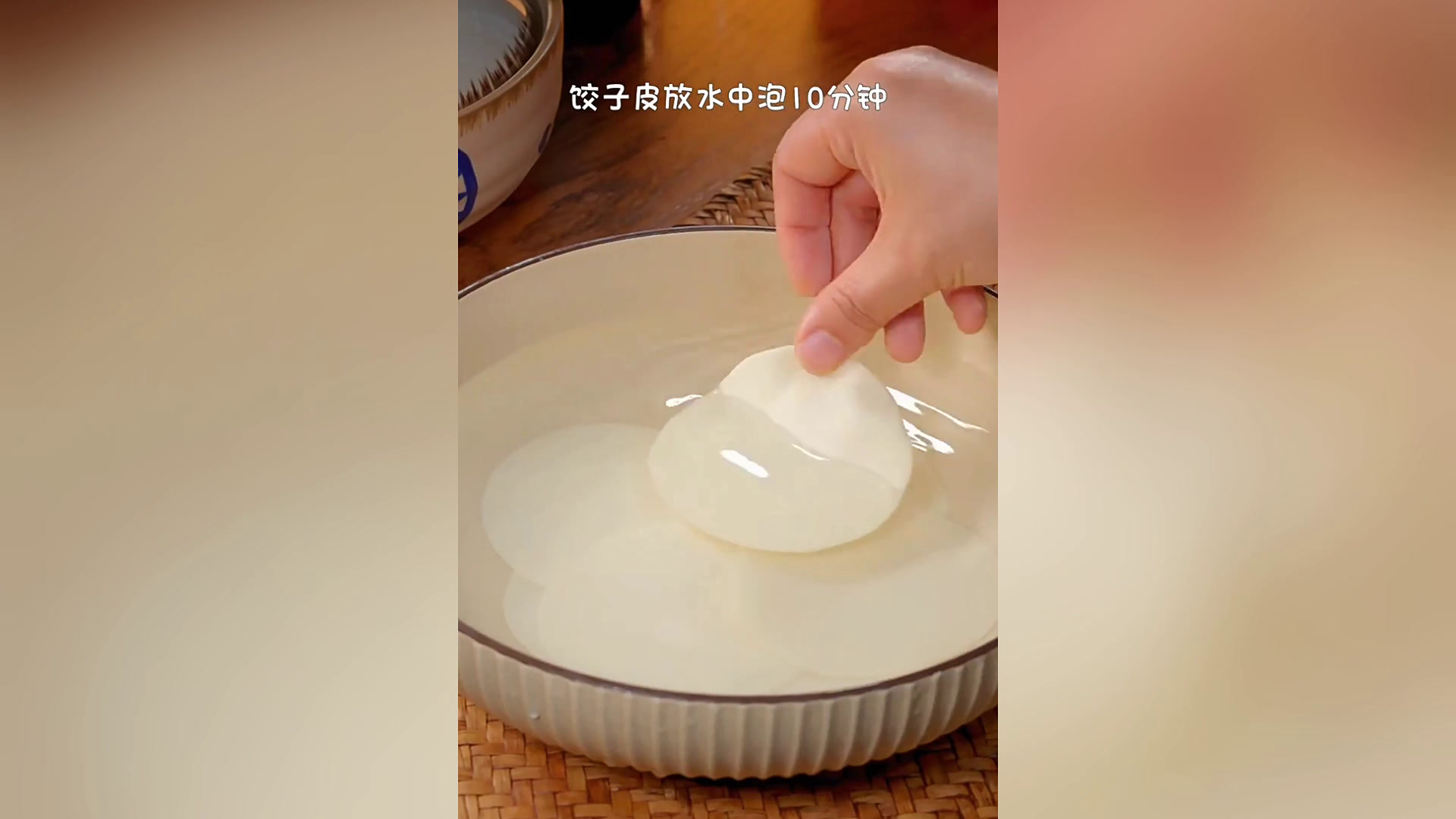 剩的饺子皮不要扔了,看怎么把它变成一道美味的早餐