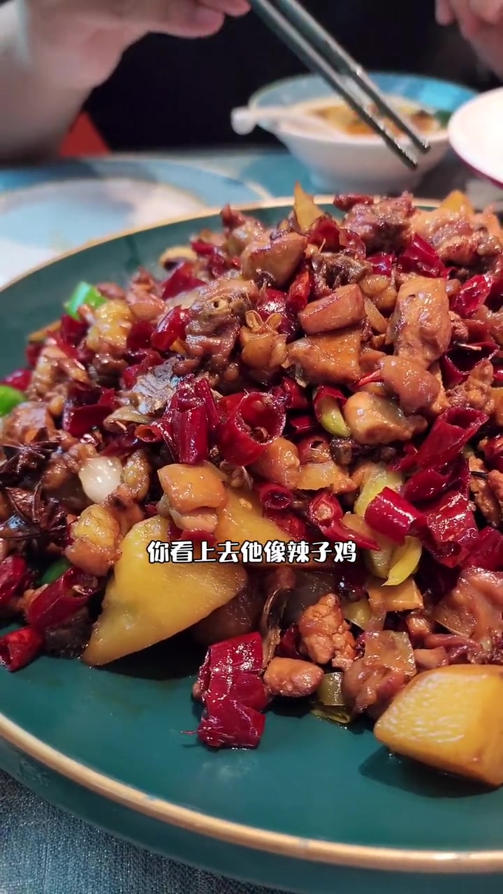 这应该算是一个很多新疆人也没有吃过的新疆菜。美食博主上线啦 深夜放毒系列之让你饿的睡不着 