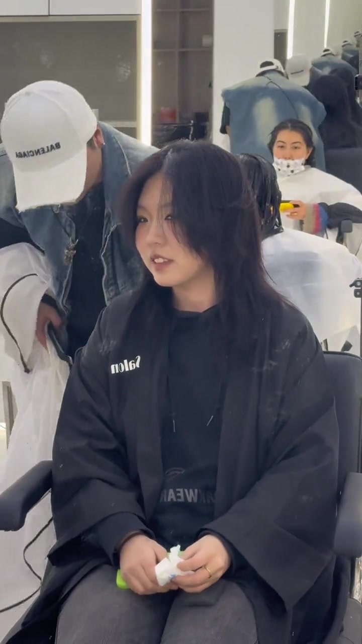 狼尾鲻鱼头 揭秘短发狼尾鲻鱼头理发师的打理教程 剪发前vs剪发后 免打理烫发自然吹干效果 