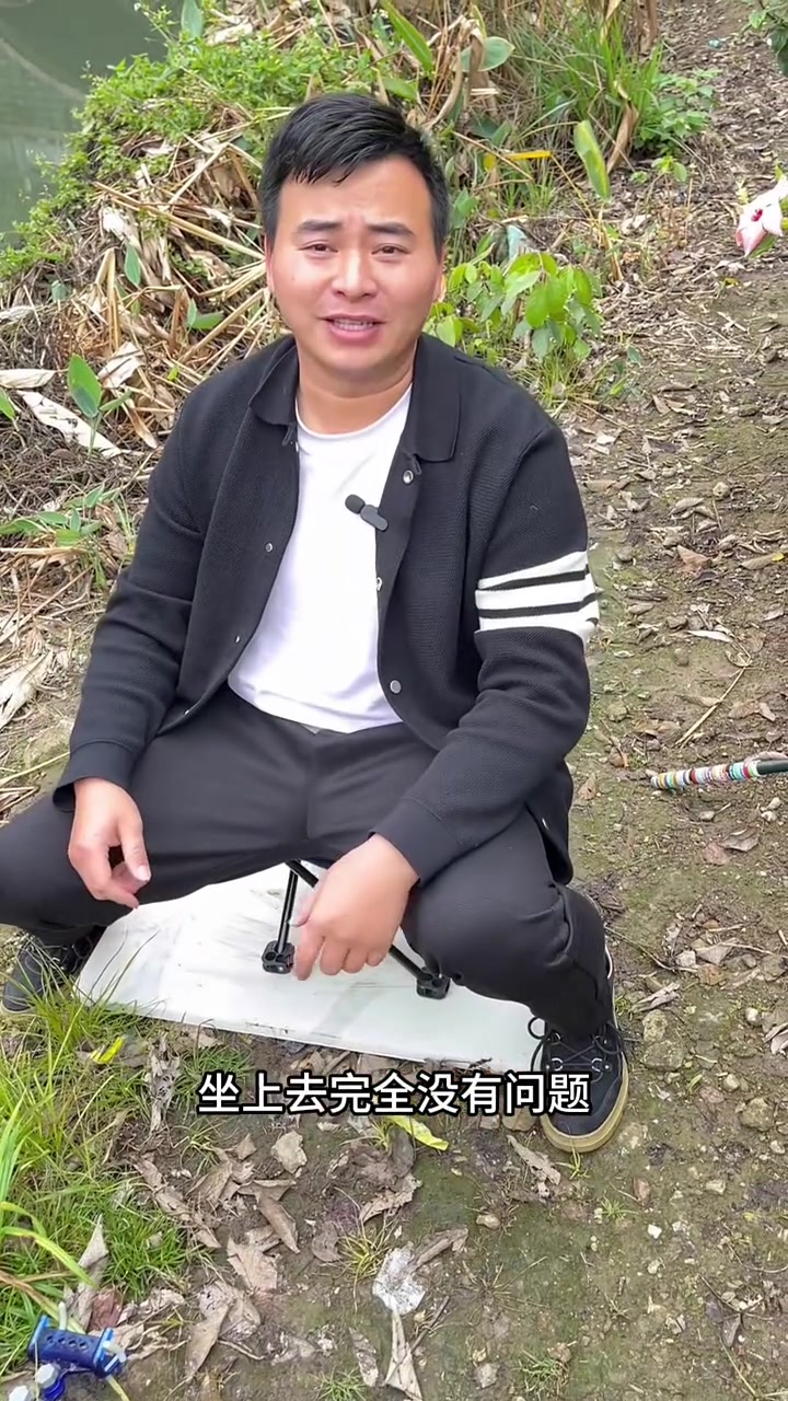 钓鱼折叠小凳子,户外钓鱼露营都非常实用,重点是价格真的便宜