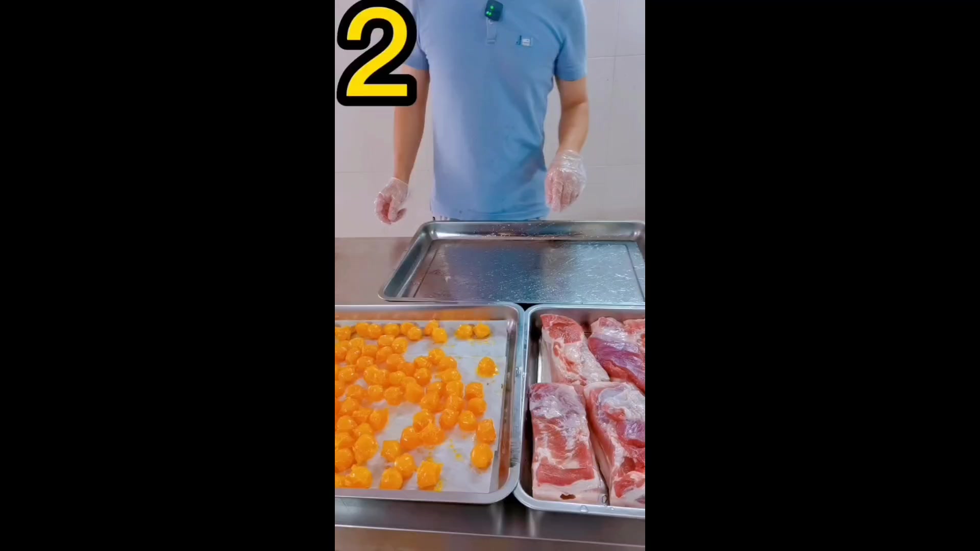 制作咸蛋黄酿五花肉