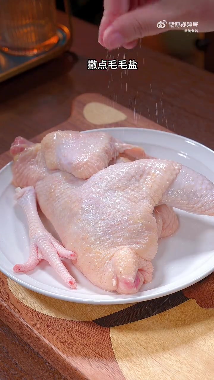 美味辽宁嘎嘎香 新时代六地辽宁杠杠滴 大家注意看,这是麦鸡三十年的大婶告诉我的葱油鸡做法。