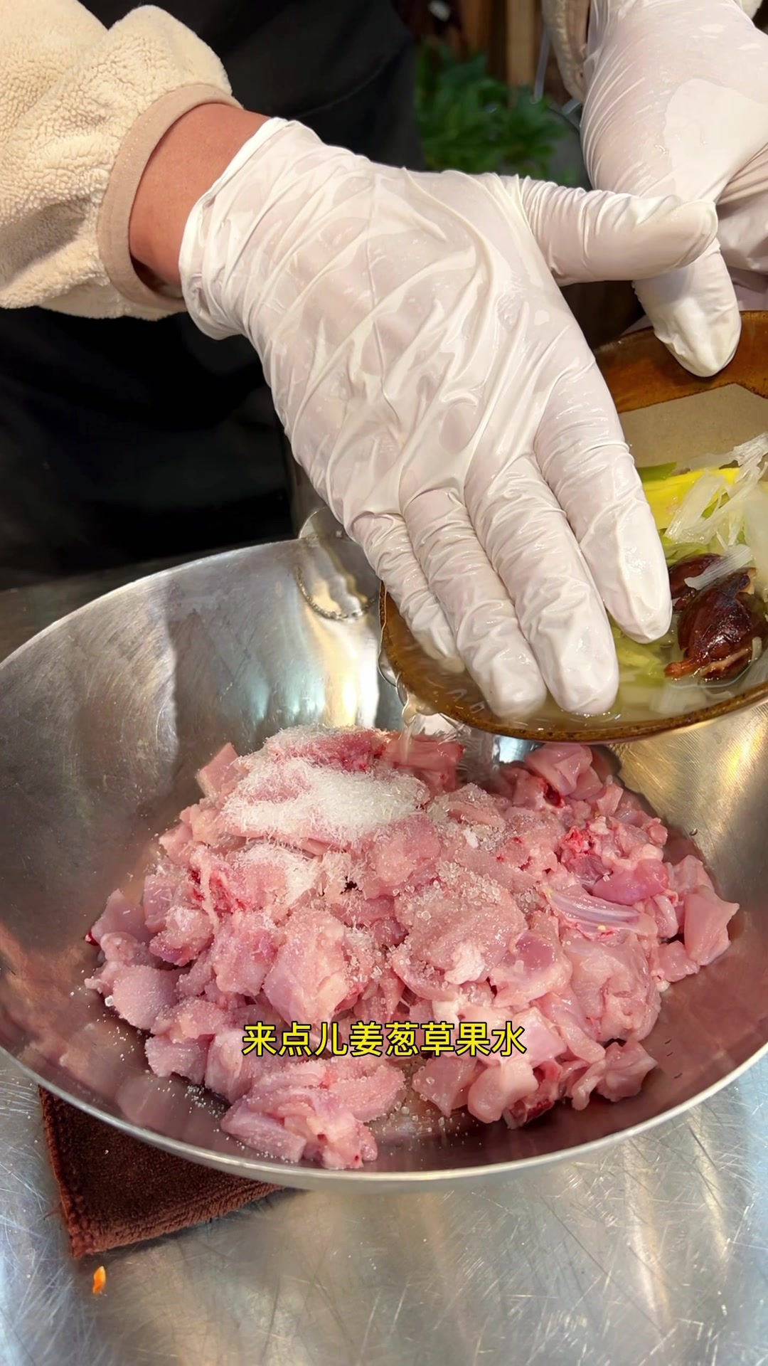自贡人爱吃兔,传统代表菜生焖兔你吃过吗