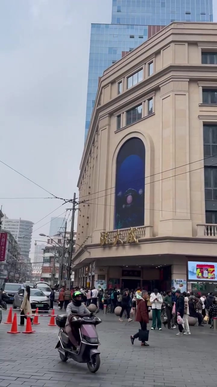 「年年都有新花样!上海老字号青团大战已经启动」吃青团的季节到了,021翻行头到王家沙、沈大