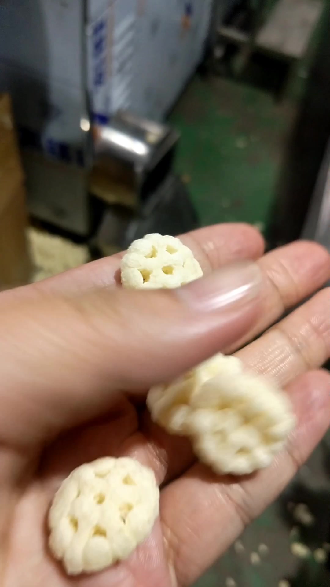 入口易溶车轮泡芙圈加工机器设备 不上火婴幼儿辅食泡芙圈膨化机
