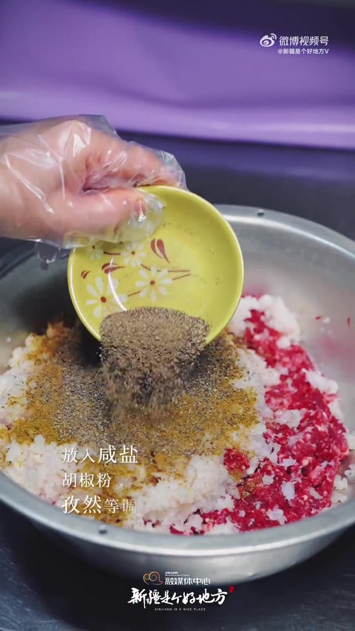 疆味|新疆馄饨个头不大,却有一个有趣的名字“曲曲”。严寒的冬日,喝上一碗畅快!遇见美好 新
