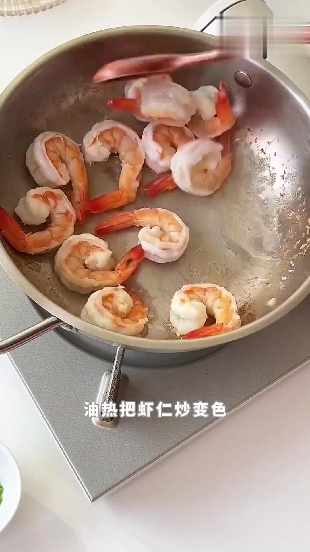 不知道虾怎么吃,试一试这个虾仁豆腐汤,营养丰富孩子爱喝