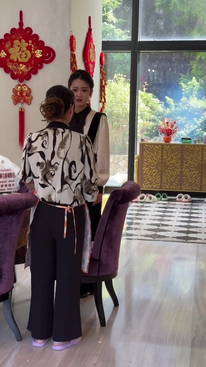 今天打算辞退罗阿姨的原因,不完全是因为看到监控里她的表现,更多的是心疼她这样默默去承受一切