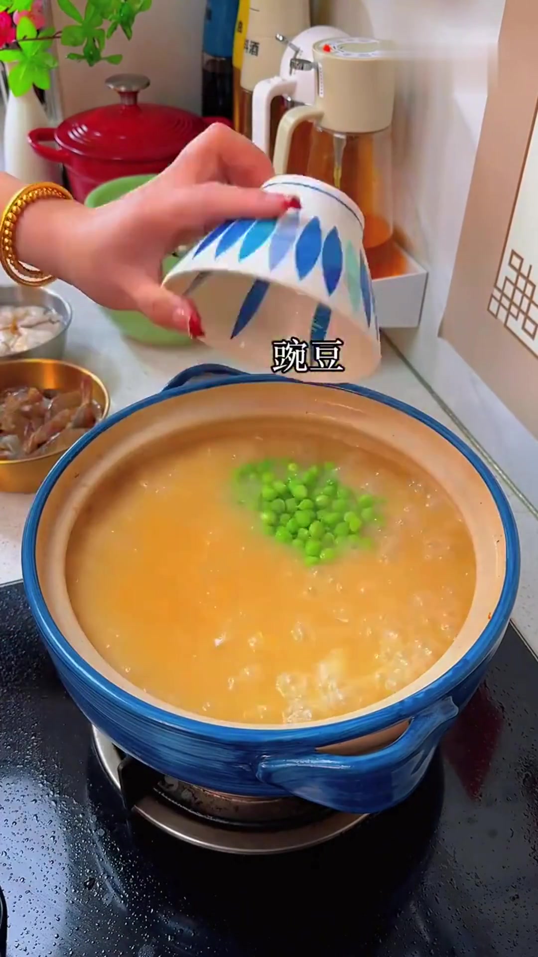 咸鸭蛋偶遇海鲜粥简直太配了,没想到这么好吃,鲜香营养!