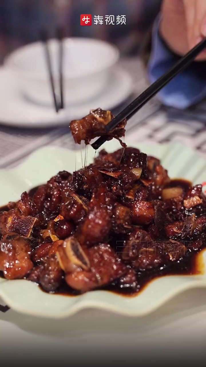 「烟火可亲|一家把鱼做成非遗美食的店」到了湘潭才知道,一口鲜嫩的鱼肉能有多好吃。湘潭洄渡鱼