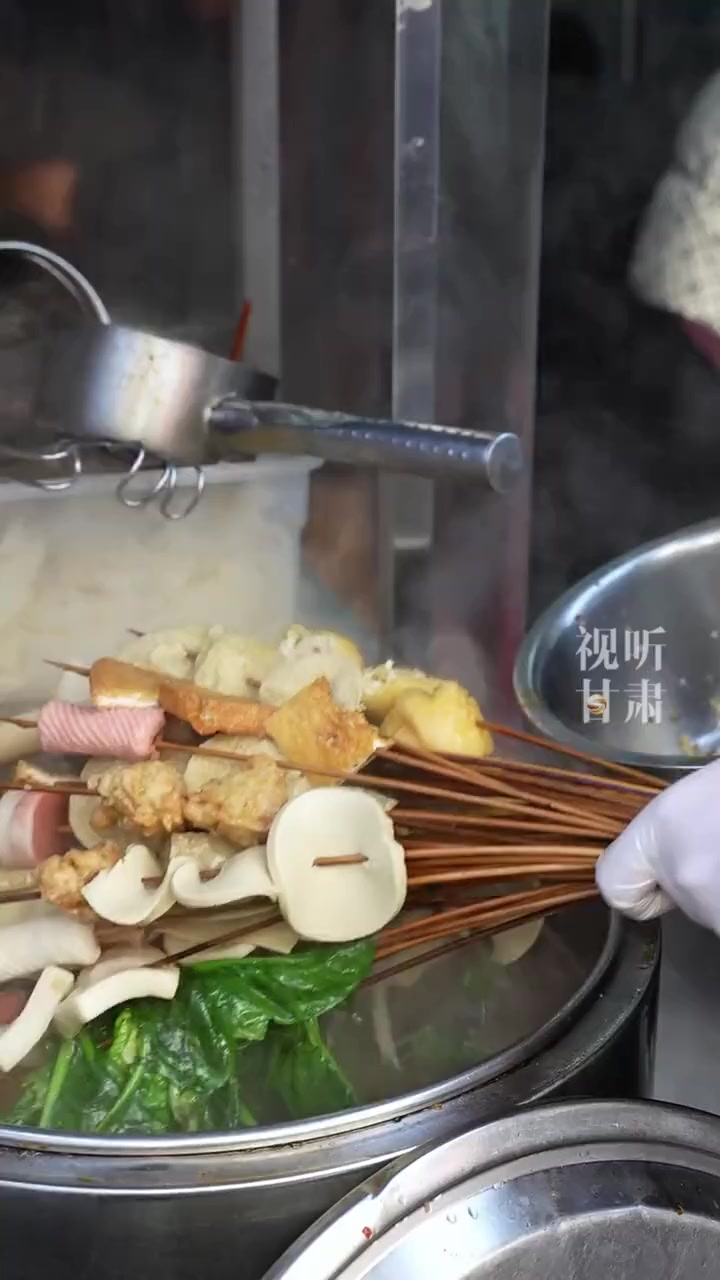 简简单单吃个麻辣烫,灵魂汁子浇给~ 厚道甘肃 甘肃麻辣烫 天水麻辣烫 灵魂汁子浇给