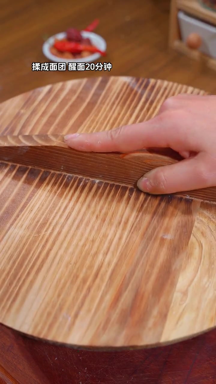 春天正是吃菠菜的季节,试试这个菠菜面,口感劲道,吃起来美得很 菠菜面 美食 家常美食 菠菜