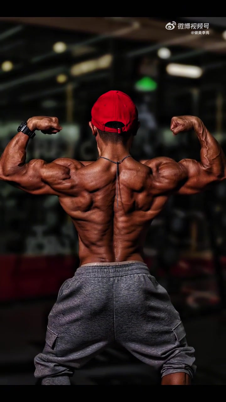 肌肉大叔这背影帅不帅