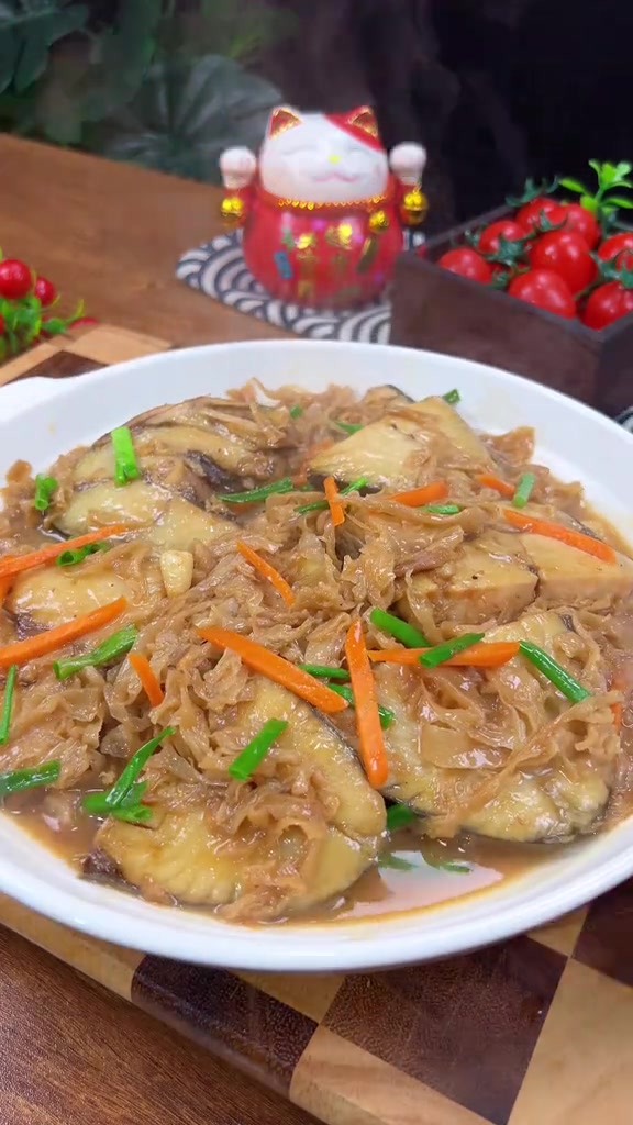 在我们沿海地区马鲛鱼干是非常受欢迎的一道下饭菜,今天分享不一样的吃法,搭配自家晾晒的球菜干