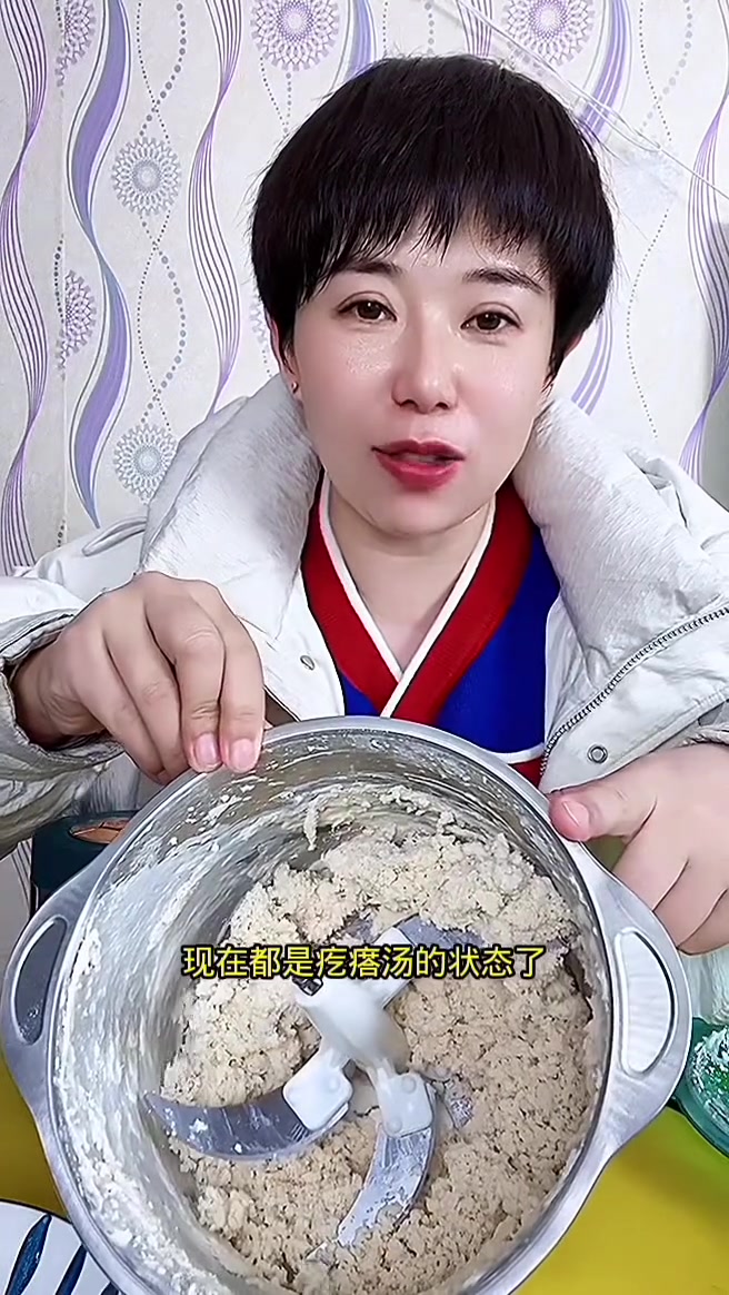 新款绞肉机活动来了,即日起左下角小黄车能拍到的,都是两个盆,到手五套刀,还有小刮刀和防滑垫
