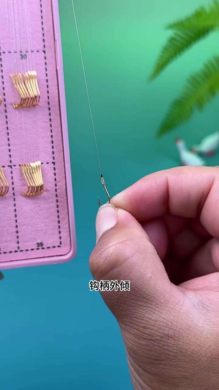 川泽曲柄金袖,钩柄外倾14度,提高入口性和中鱼率,用它钓鲫鱼鲤鱼效果非常好
