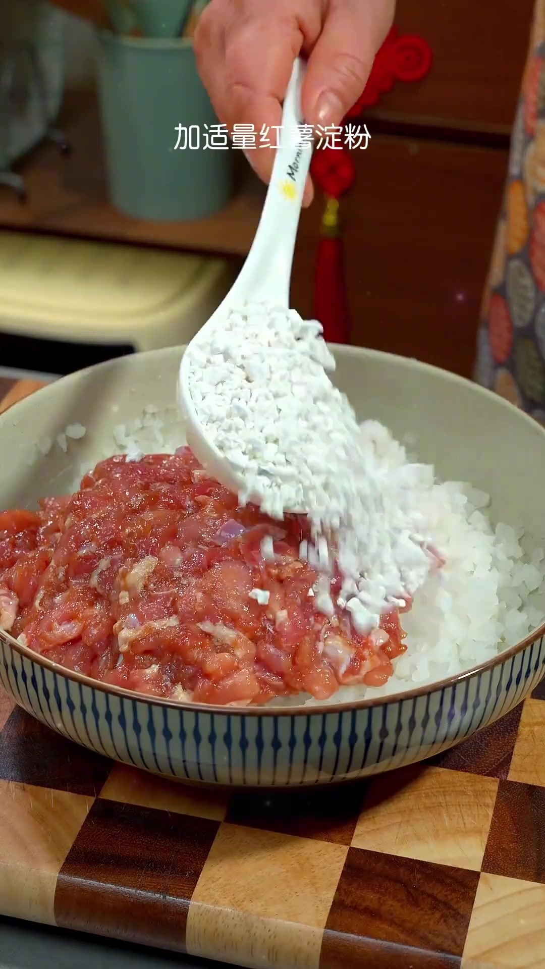 粉蒸萝卜肉丸学起来,滑嫩Q弹