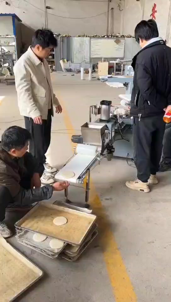 全自动油酥烧饼机,制作饼坯到烤熟完整过程
