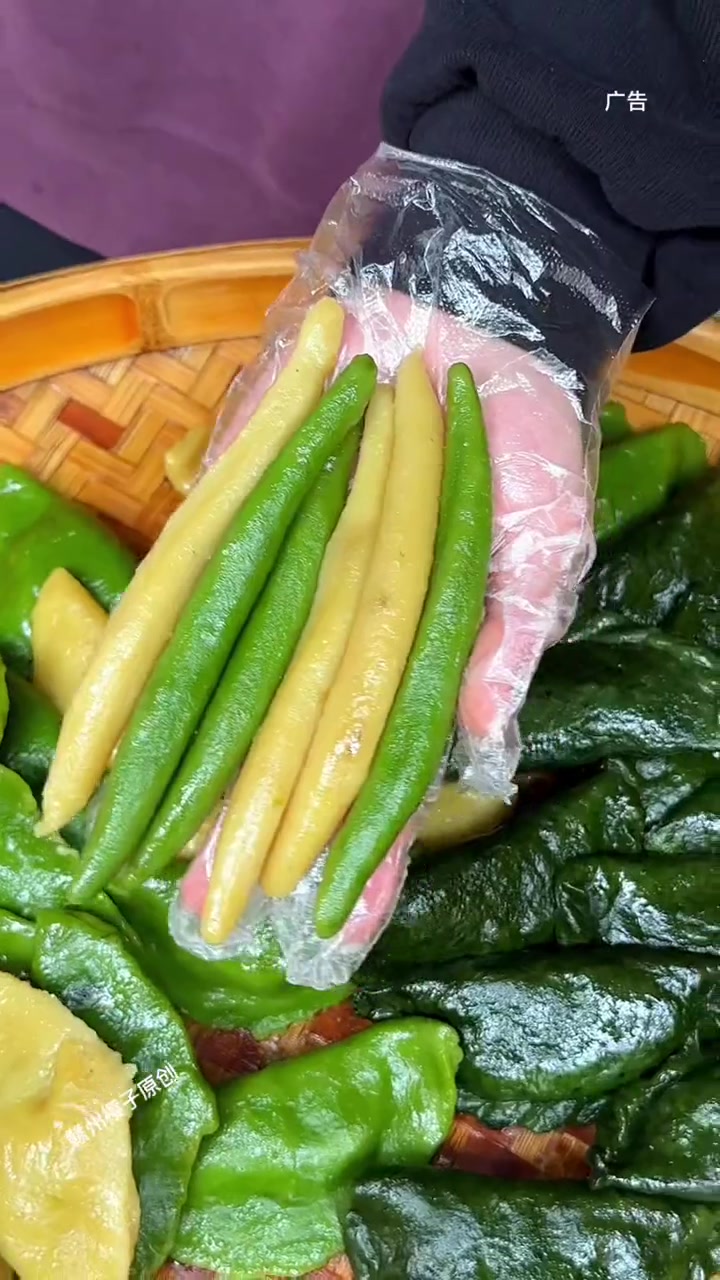 安远特色小吃,今天终于可以吃上了,都是纯手工做的,0.99一个米果,9.9一份薯包子,11