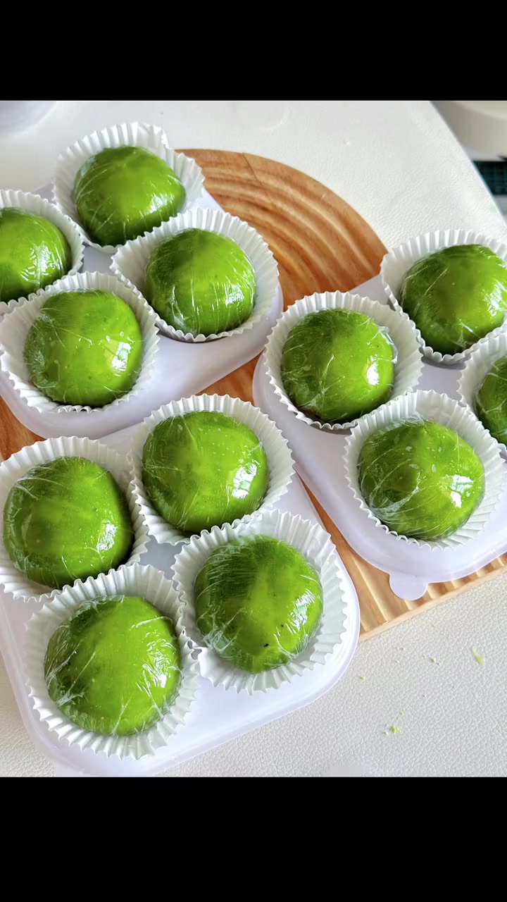 马上清明节了,今天做了南方人爱吃的青团,软糯不粘牙,蒸熟不塌陷,常温不变硬 青团 又到了吃