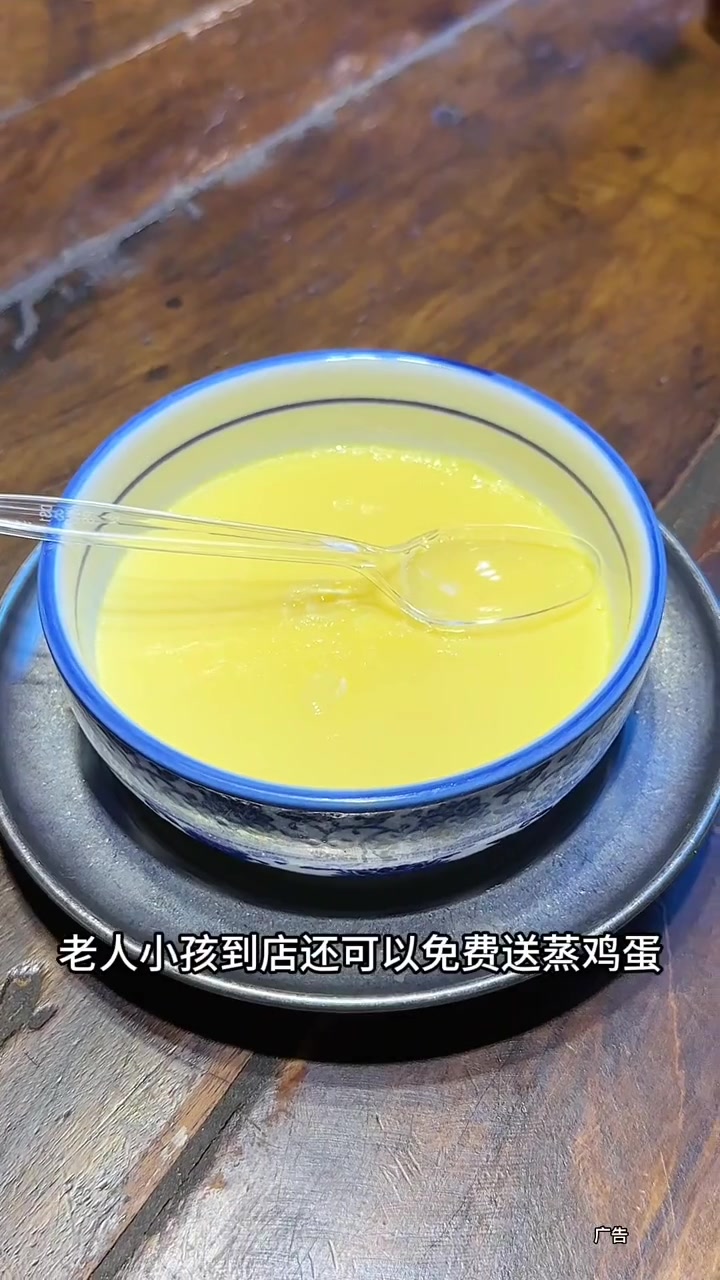 在杨家坪的黄山菜老火锅,居然88块钱可以吃2个菜.味道好,环境好 黄三彩火锅馆 斗麦美食甄