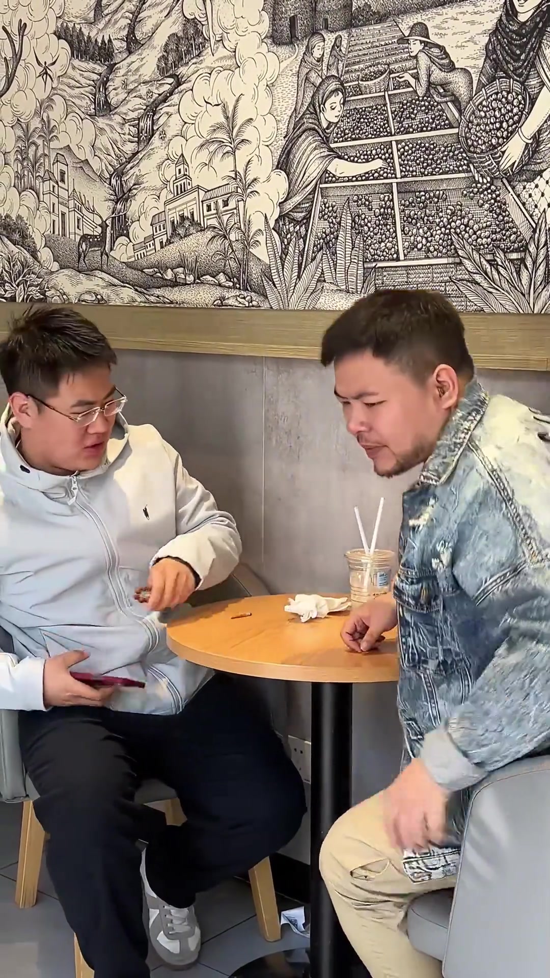 生活虽一地鸡毛,但朋友圈里岁月静好。用精致的瞬间,掩盖现实的狼狈