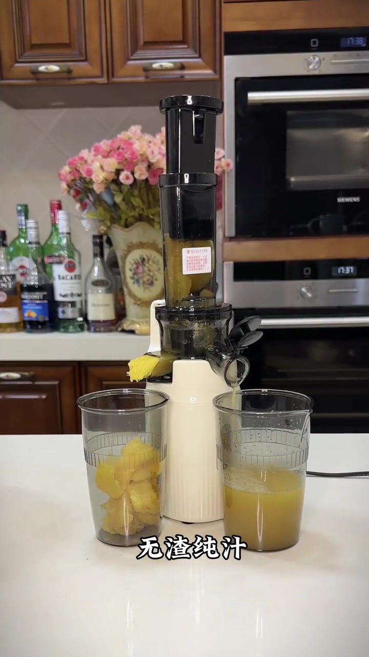 一杯十分夏天的鸡尾酒,也很补充Vc哦 分层鸡尾酒 孚素口袋原汁机 鸡尾酒教学