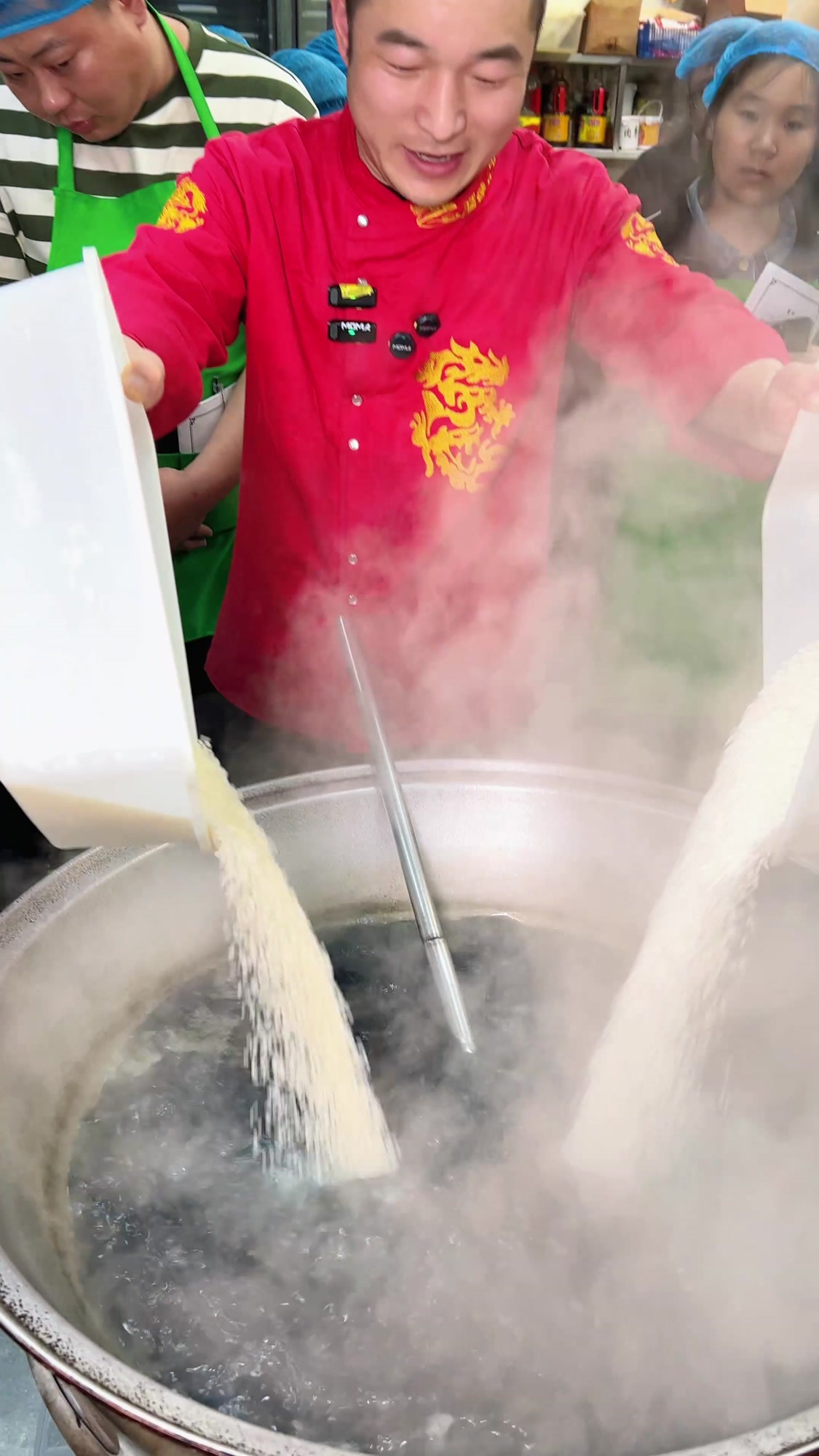 教你制作一款大人小孩都爱喝的紫薯玉米粥,记得点赞收藏
