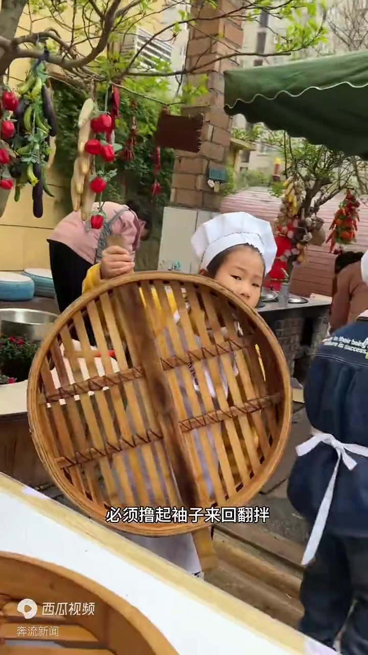 烧火做饭,养鸡养鸭!这个幼儿园爆火,园长:报名已排到后年