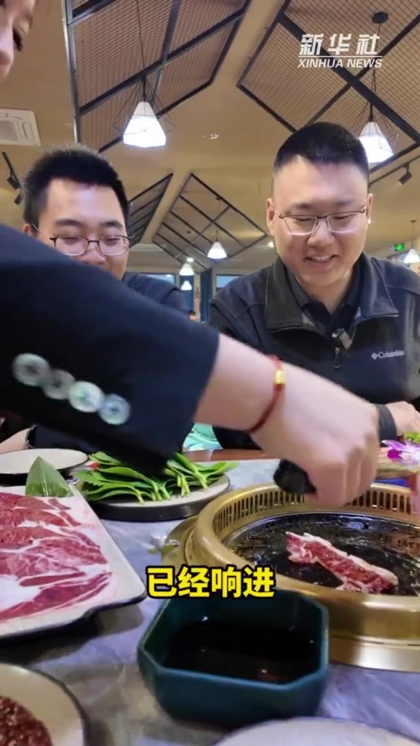 秀我中国丨齐齐哈尔烤肉这样吃