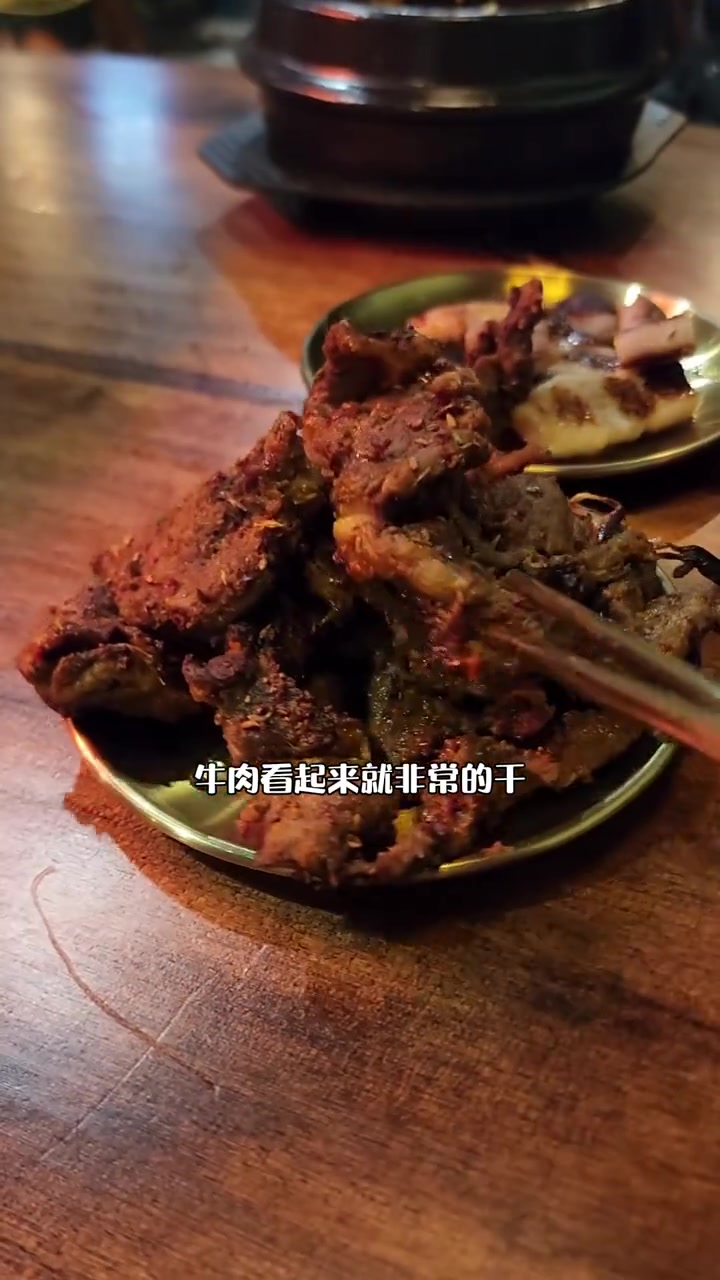 自动旋转自动烤,牛肉烤的有点老!谁懂这一口的好吃程度 用美食打开这场春分 美食领域创作者 
