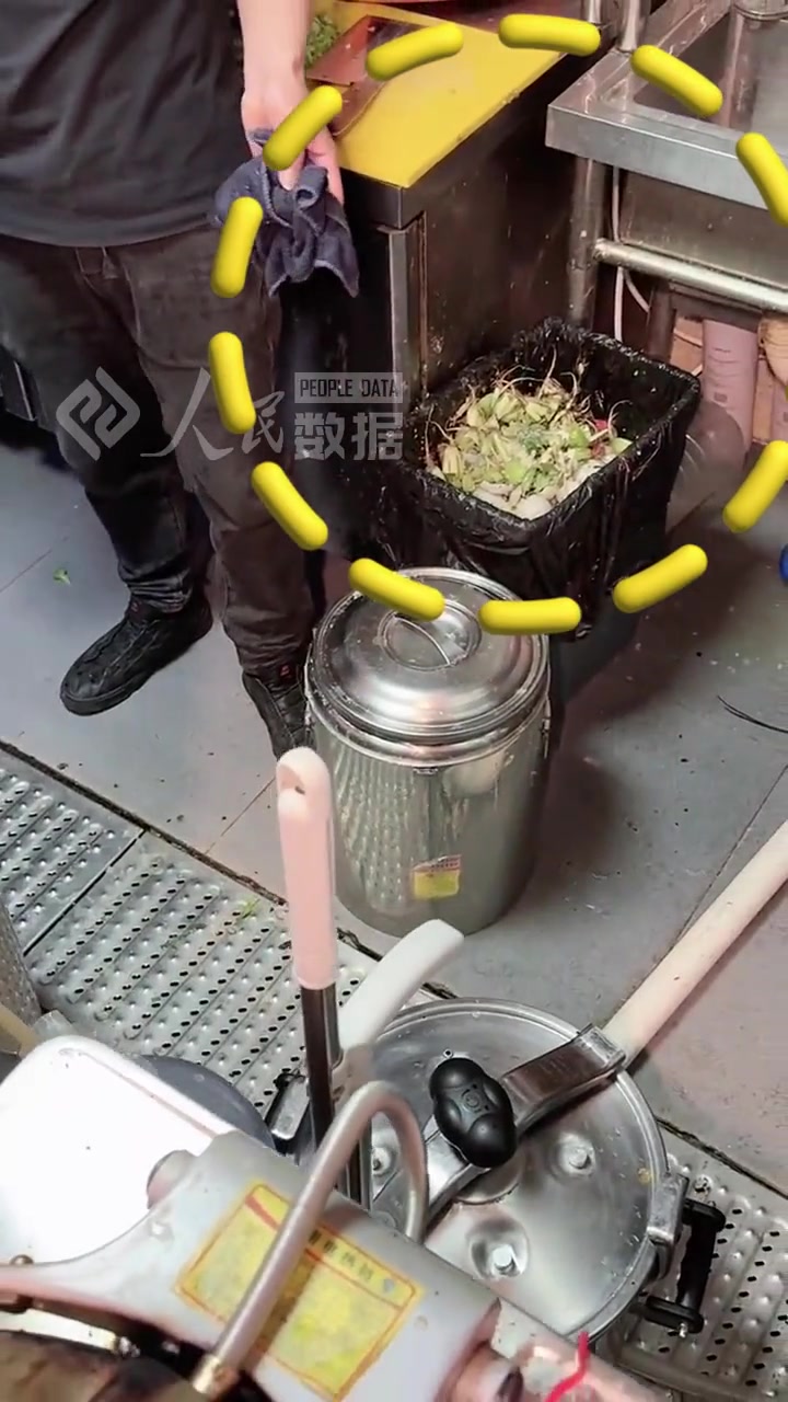 曼玲粥店发现多处卫生安全问题。曼玲粥店 美团外卖 食品安全 北京朝阳
