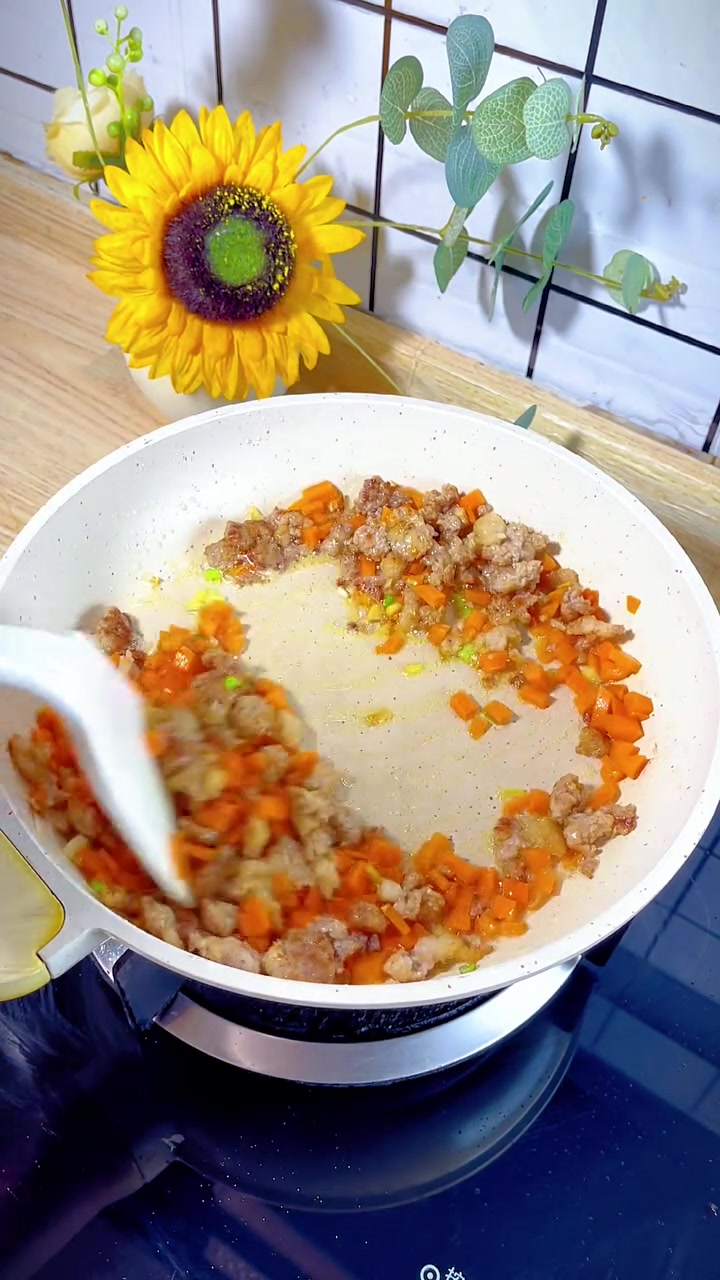 肉沫时蔬盖饭|不想花太多时间做饭,可以试试这样的盖浇饭,做法简单!几分钟就可以搞定,鲜香好