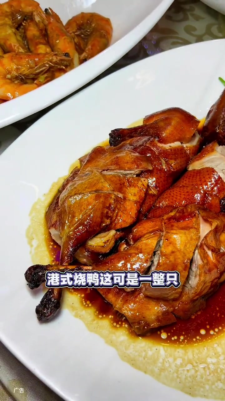 五星酒店,14个菜,包含金汤鲍鱼,剁椒鱼头的一整桌!只要280!合单个菜还不到20!这次桃