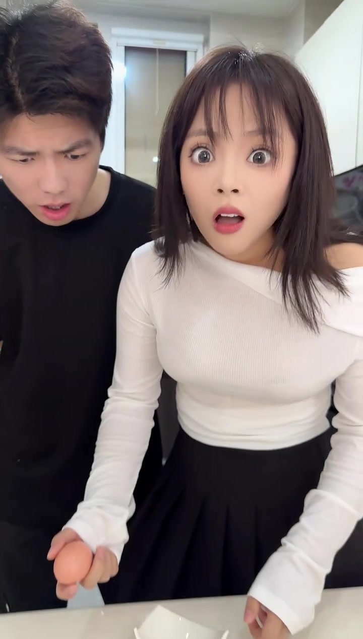 用假鸡蛋逗逗女友,看看女友反应!~