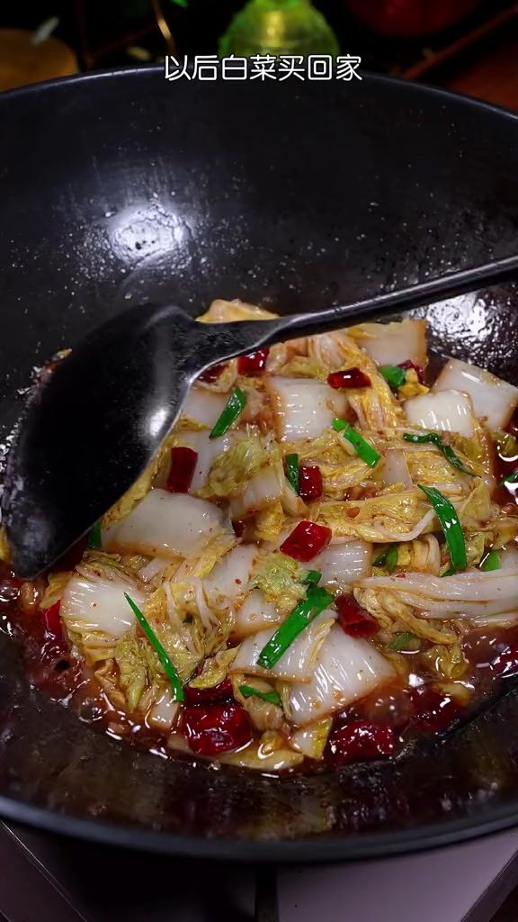 这是我家冬天经常吃的一道素菜,酸辣脆爽,好吃又下饭家常菜 酸辣白菜